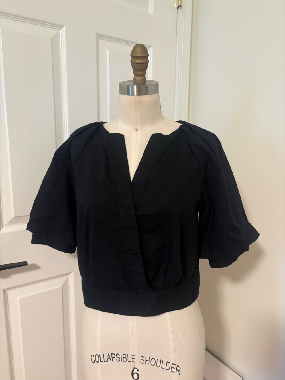 Banana Republic Black V-Neck Puff Sleeve Blouse Size M